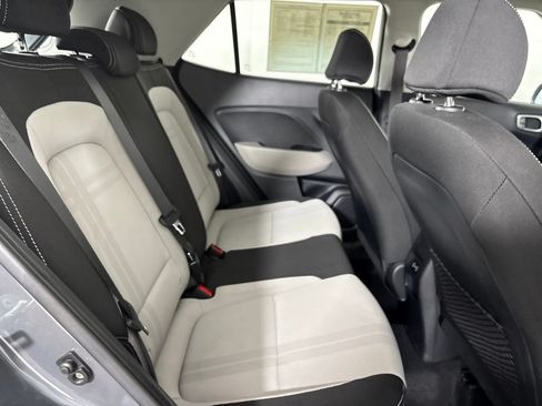 Used 2025 Hyundai Venue SEL FWD image 29
