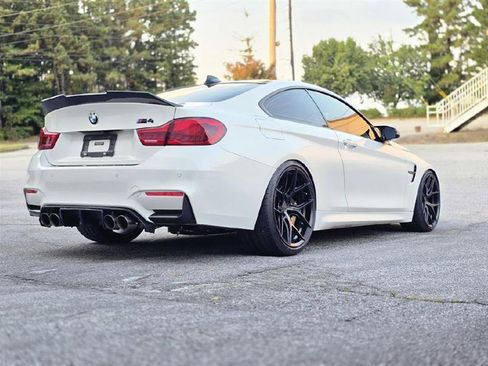 Used 2020 BMW M4 Coupe w/ Competition Package RWD image 10