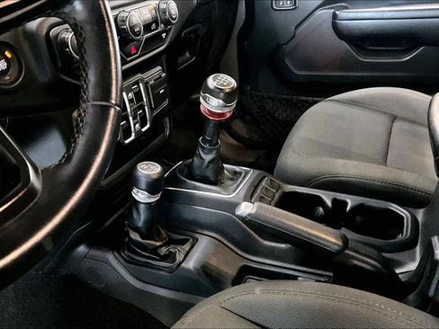 Used 2021 Jeep Wrangler Unlimited Sport w/ Technology Group AWD/4WD image 17
