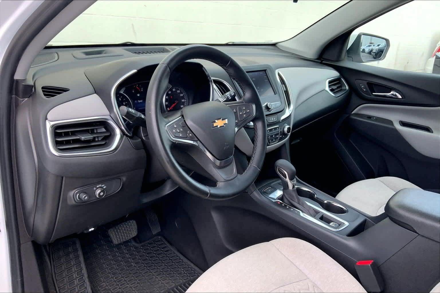 Used 2024 Chevrolet Equinox LT w/ Driver Convenience Package AWD/4WD image 2