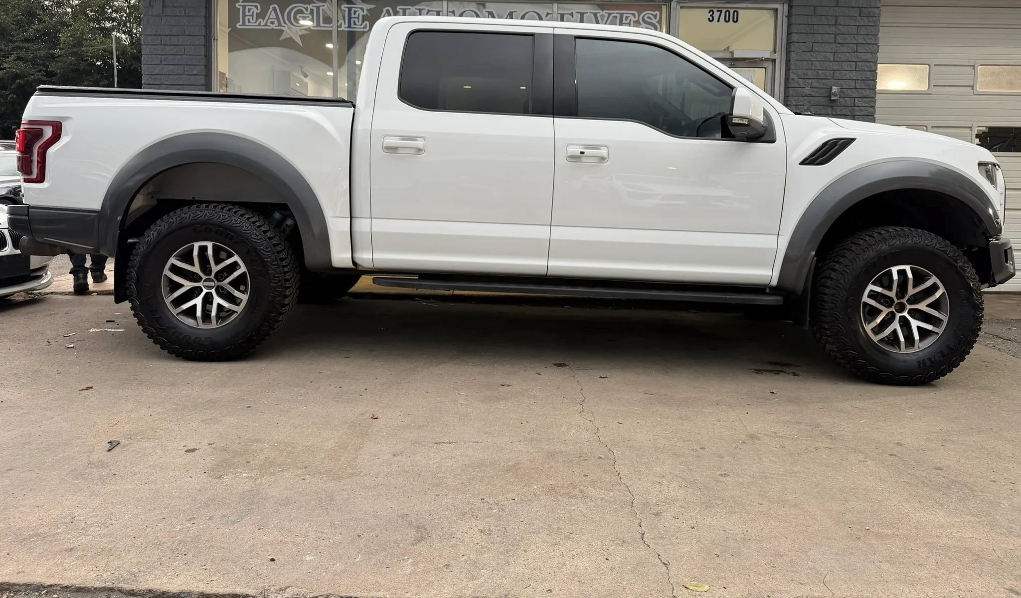 Used 2017 Ford F150 Raptor w/ Equipment Group 802A Luxury AWD/4WD image 2