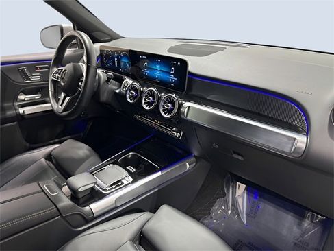 Used 2020 Mercedes-Benz GLB 250 4MATIC image 9