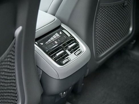 New 2025 Volvo XC90 B6 Core w/ Protection Package Premier image 20