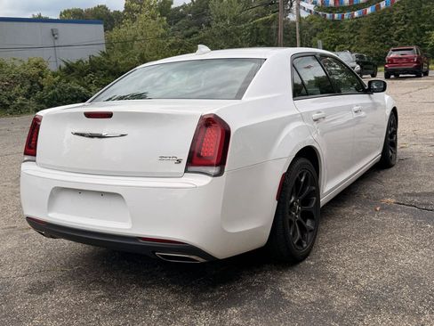Used 2019 Chrysler 300 S RWD image 7