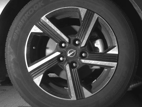 Used 2025 Nissan Sentra SV FWD image 16