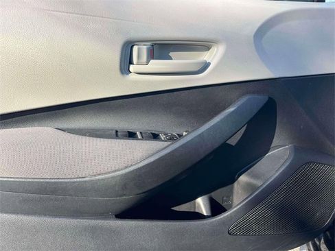 Used 2022 Toyota Corolla LE image 18