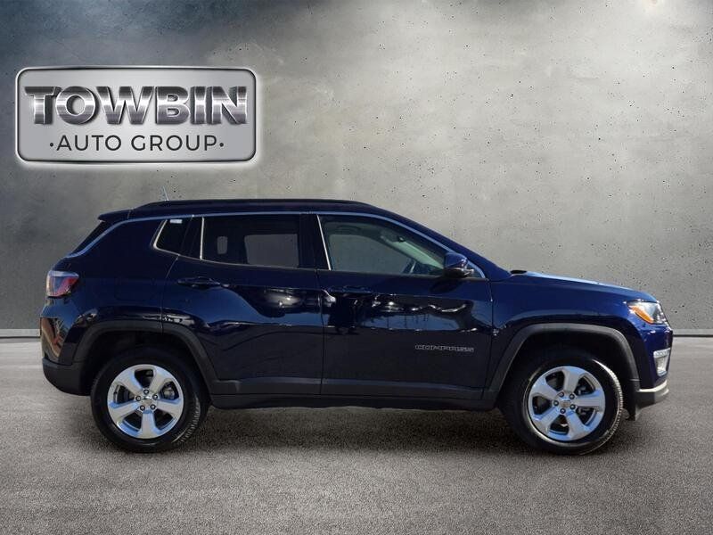 Used 2018 Jeep Compass Latitude w/ Popular Equipment Group AWD/4WD image 3