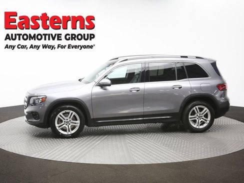 Used 2021 Mercedes-Benz GLB 250 4MATIC w/ Premium Package image 59