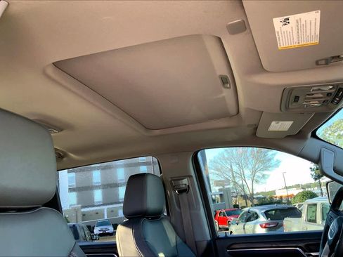 Used 2024 GMC Sierra 2500 SLT w/ SLT Premium Package image 14