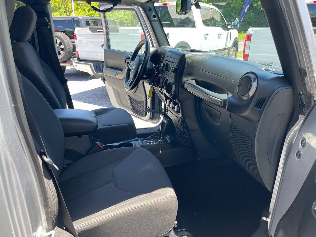 Used 2017 Jeep Wrangler Unlimited Sport AWD/4WD image 31