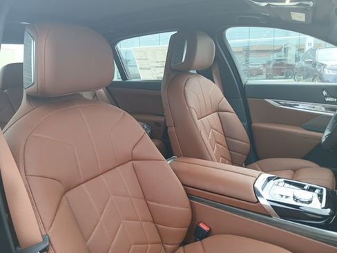 New 2025 BMW i7 xDrive60 image 17