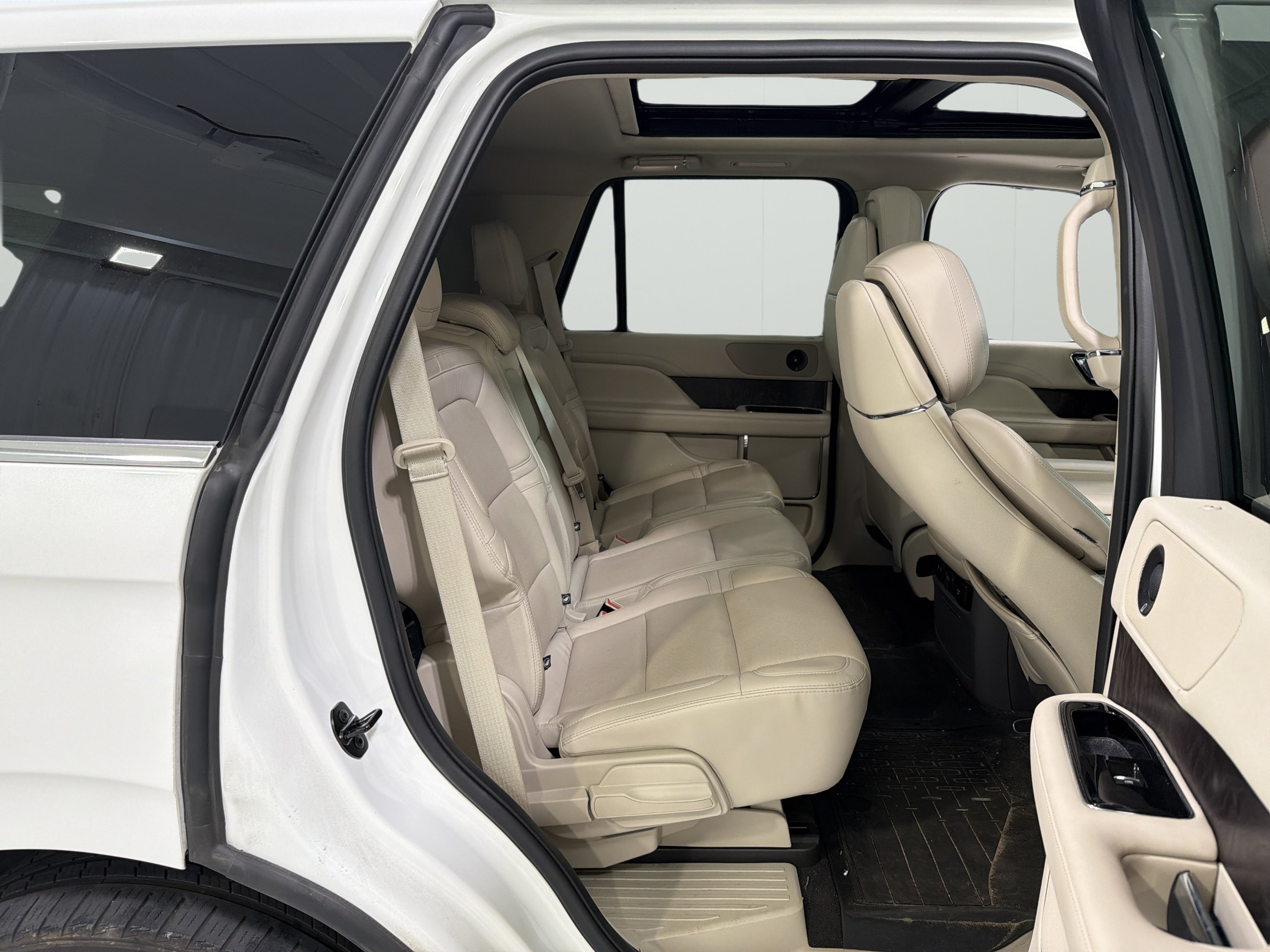 Used 2020 Lincoln Navigator Reserve RWD image 15