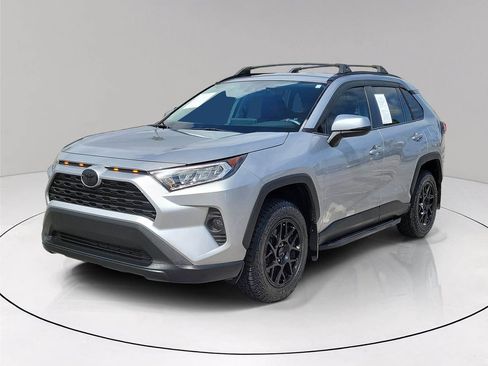 Used 2021 Toyota RAV4 XLE FWD image 3