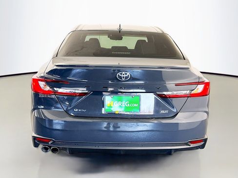 Used 2025 Toyota Camry SE image 8