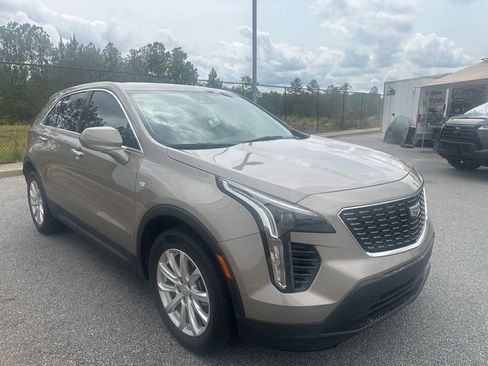 Certified 2023 Cadillac XT4 Luxury w/ Driver Awareness Package FWD image 3
