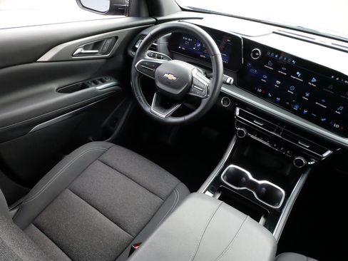 Used 2024 Chevrolet Traverse LS FWD image 9