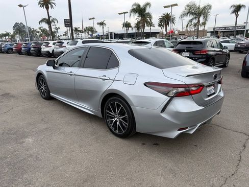 Used 2023 Toyota Camry SE image 5