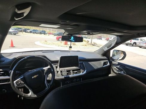 Used 2023 Chevrolet Suburban LT w/ LT Signature Package image 6