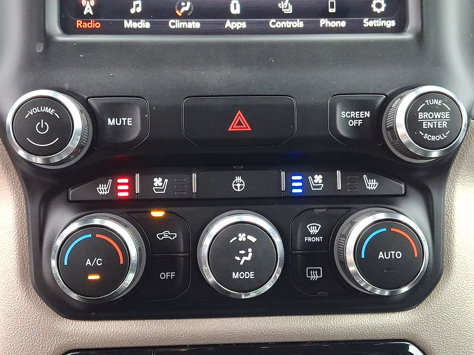 Used 2019 RAM 1500 Laramie AWD/4WD image 16