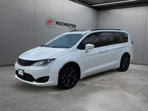 Used 2018 Chrysler Pacifica Touring-L Plus w/ S Appearance Package FWD image 7