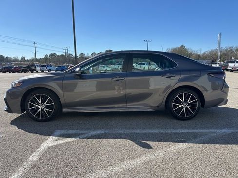 Used 2024 Toyota Camry SE image 4