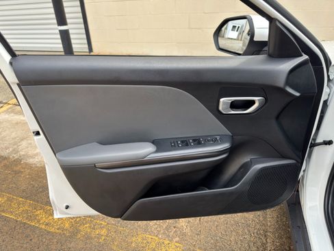 Used 2025 Kia K4 FWD image 36