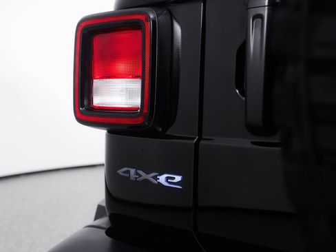 Used 2023 Jeep Wrangler Unlimited w/ Sun & Screen Package AWD/4WD image 9