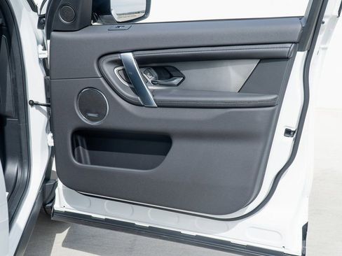 Used 2025 Land Rover Discovery Sport Dynamic SE image 21