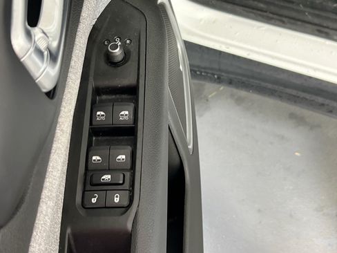 Used 2022 Jeep Compass Latitude w/ Sun and Sound Group AWD/4WD image 17