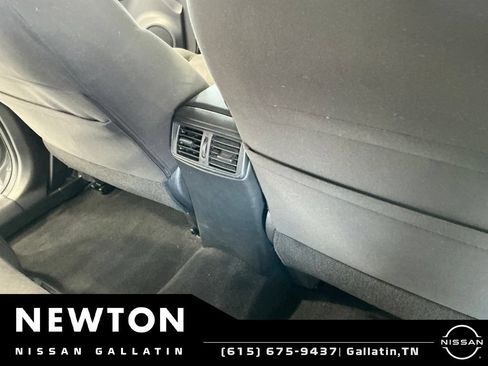 Used 2016 Nissan Rogue S w/ Appearance Package FWD image 13