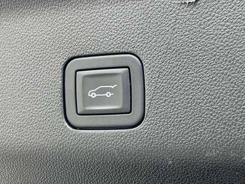 Used 2025 Chevrolet Tahoe LT AWD/4WD image 11