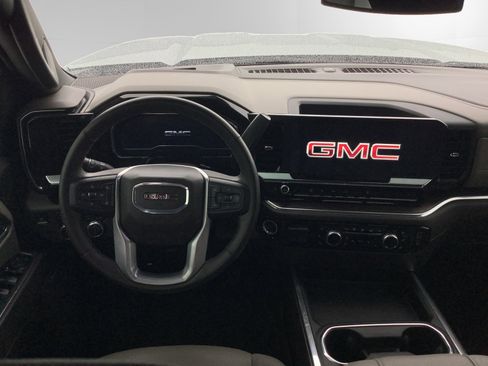 Used 2024 GMC Sierra 3500 SLT w/ SLT Premium Package image 10