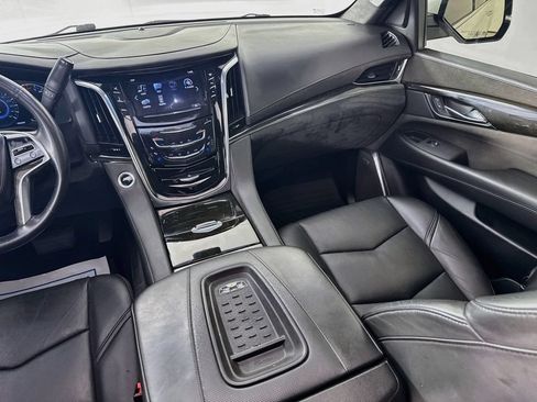 Used 2016 Cadillac Escalade ESV Platinum RWD image 29