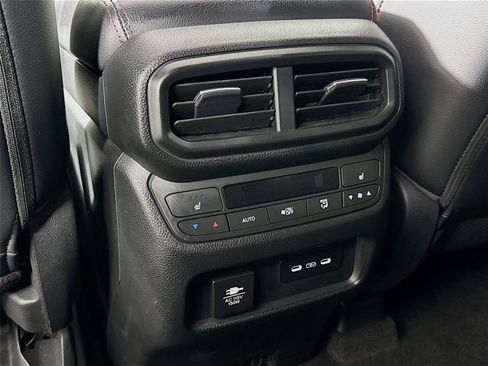 Used 2025 Honda Pilot Black Edition image 20