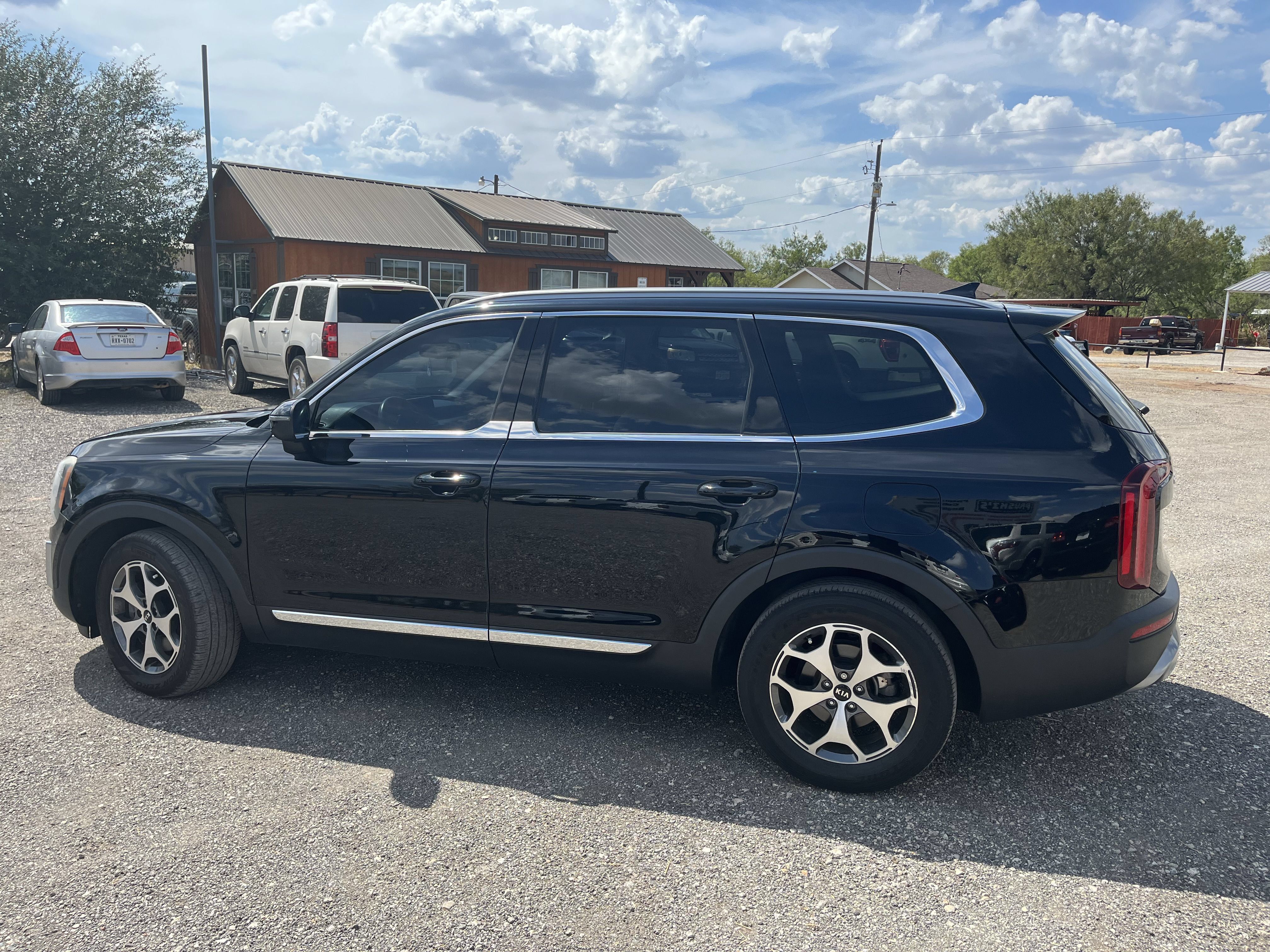 Used 2022 Kia Telluride SX w/ Nightfall Edition Package AWD/4WD image 3