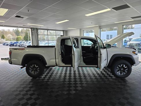 Used 2023 Toyota Tacoma TRD Off-Road image 16