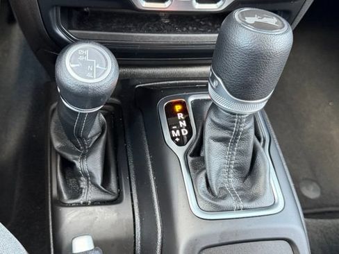 Used 2026 Jeep Wrangler Unlimited Sahara AWD/4WD image 20