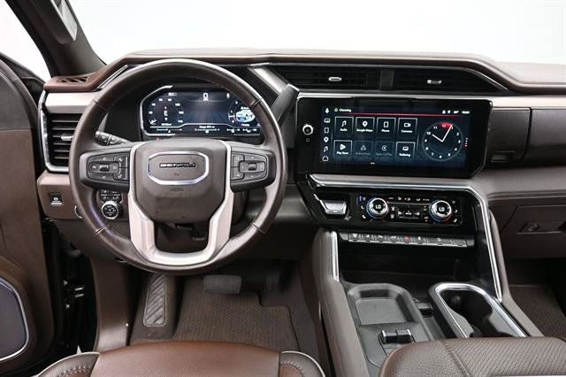 Used 2025 GMC Sierra 2500 Denali w/ Denali Reserve Package AWD/4WD image 11