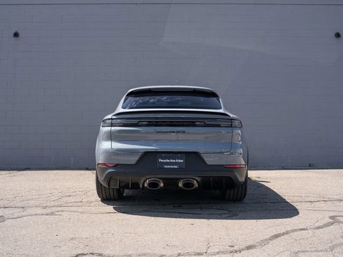 New 2026 Porsche Cayenne GTS AWD/4WD image 6