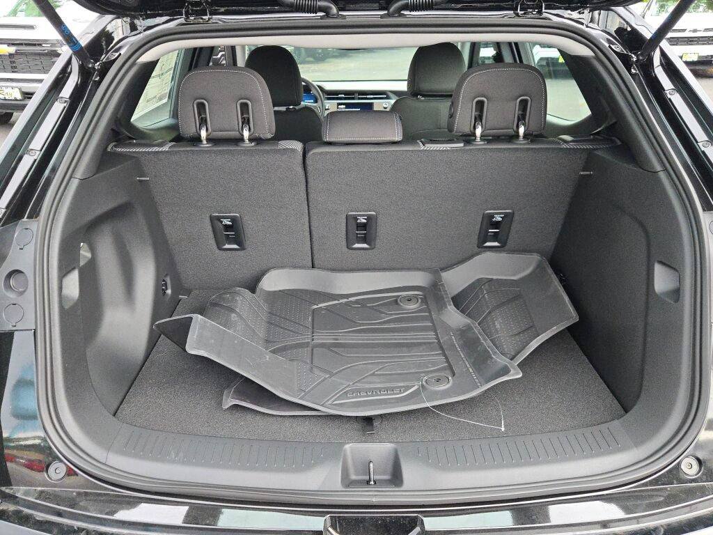 New 2027 Chevrolet Bolt LT FWD image 20