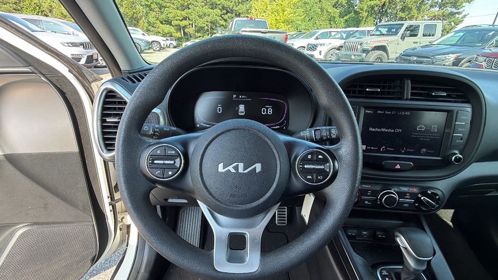 Used 2023 Kia Soul LX w/ LX Technology Package FWD image 25