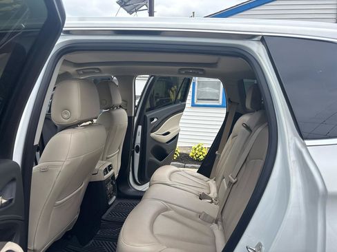 Used 2019 Buick Envision Essence FWD image 13
