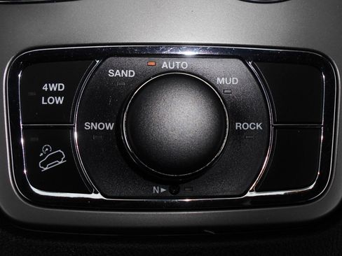 Certified 2020 Jeep Grand Cherokee Laredo image 14