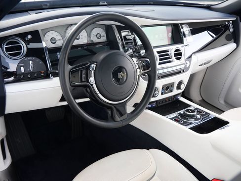 Used 2017 Rolls-Royce Ghost image 17