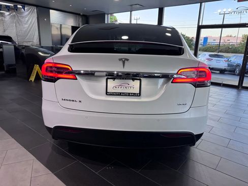 Used 2016 Tesla Model X 90D image 4