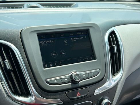 Used 2019 Chevrolet Equinox LS w/ LS Convenience Package FWD image 9