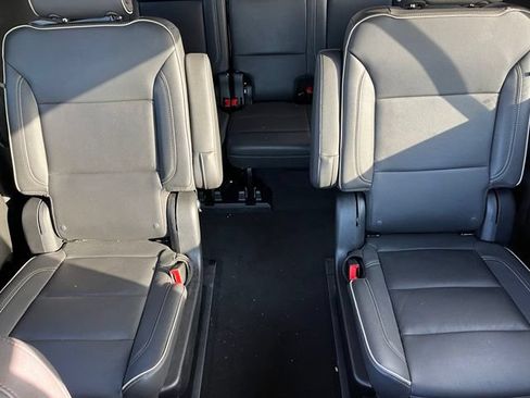 Used 2025 Chevrolet Suburban Premier AWD/4WD image 12