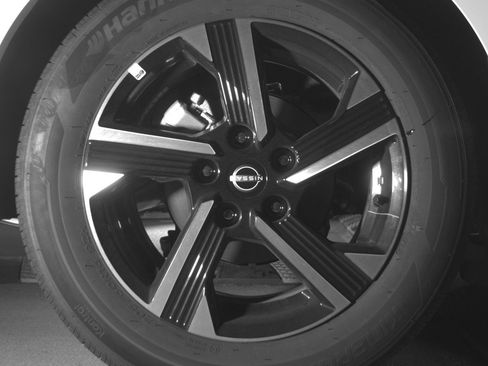 Used 2025 Nissan Sentra SV FWD image 15