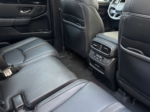 Certified 2023 Honda Pilot Touring image 29