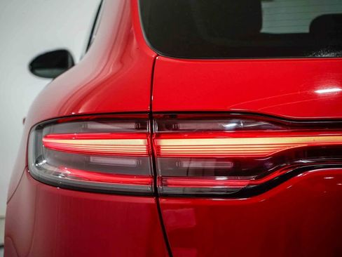 Used 2024 Porsche Macan image 9